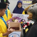 Peduli Cianjur, Siswa SMPM 7 Surabaya Jual Kue untuk Donasi