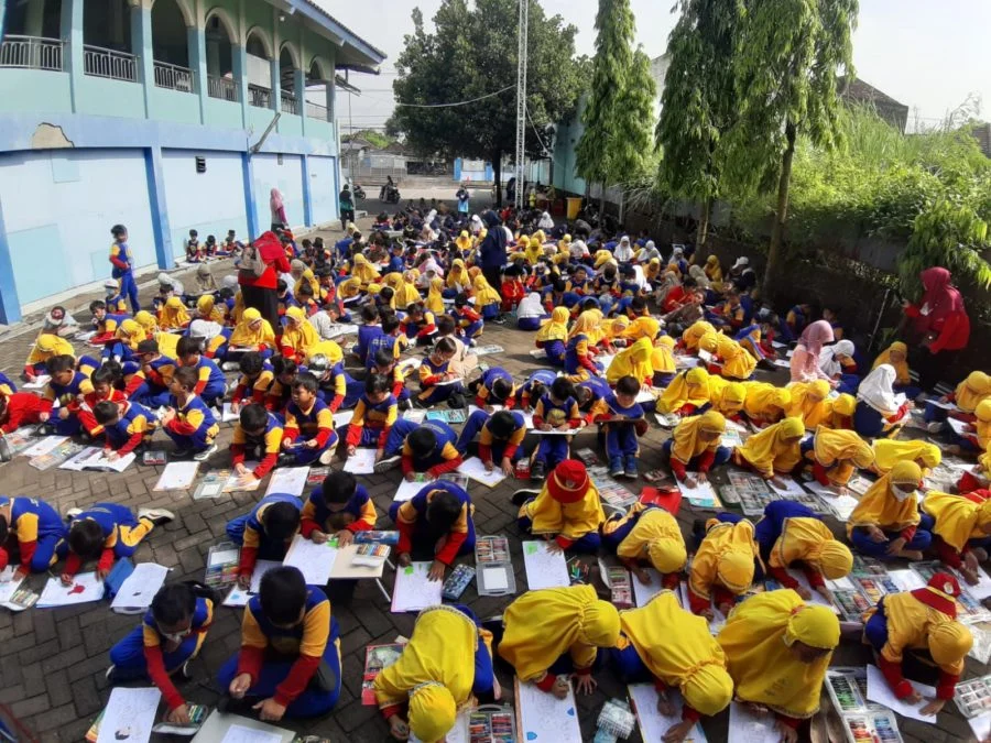 Sekolah Kreatif Menganti Lomba Mewarnai Batik PGRI