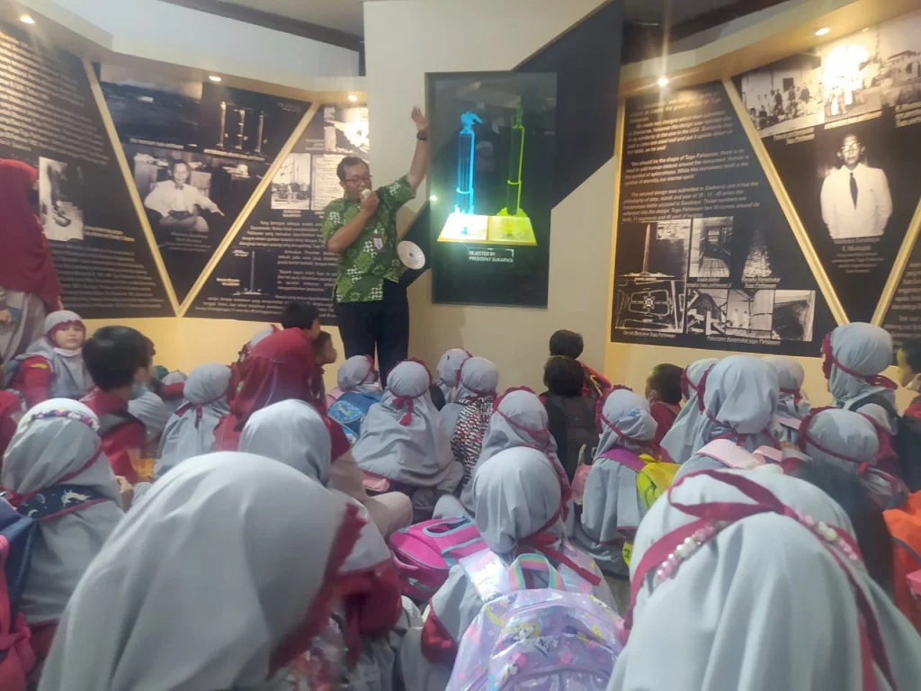 Ex-World SD Musix Surabaya Kunjungi Museum 10 November