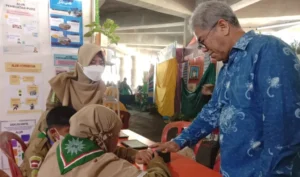 Anggota DPR Ini Mencoba Oksibraile Karya Siswa SDMM