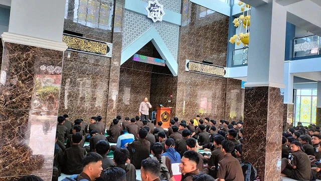 SMK Muda Genteng Banyuwangi Bikin Poster dan Puisi Stop Perundungan