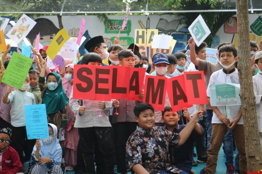 Guru Berlian School Mendapat 1378 Surat Cinta