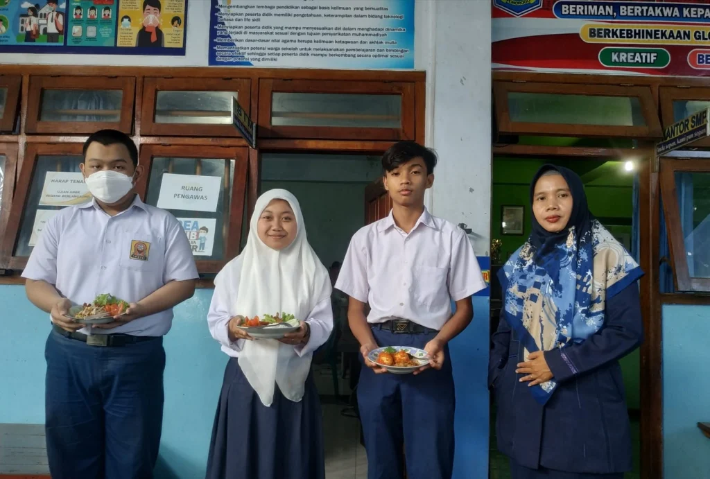 Siswa SMPM 2 Ponorogo Praktik Memasak
