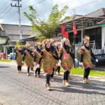 Tim Gerak Jalan Guru dan Ikwam SD Mutu Juara Satu