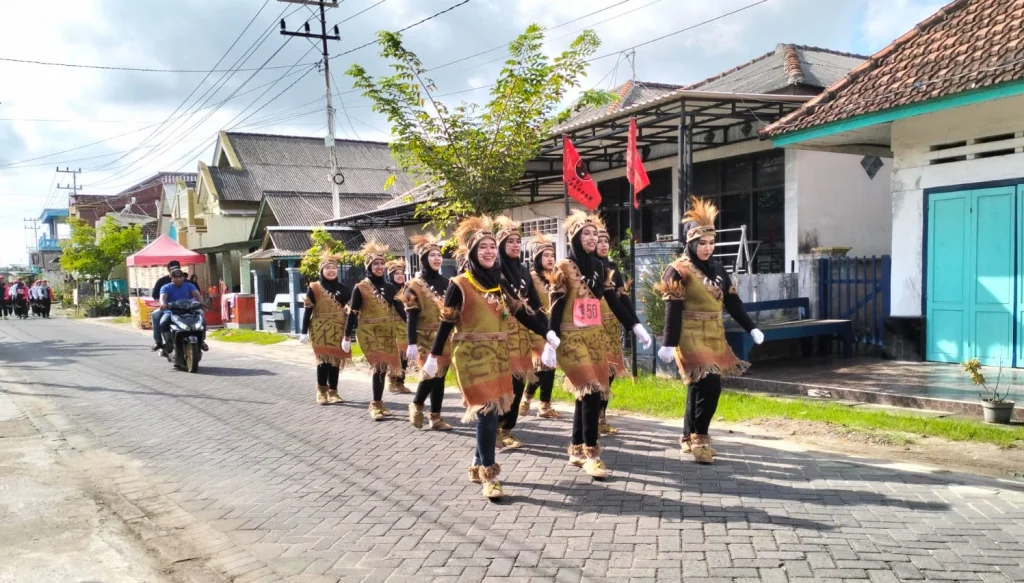 Tim Gerak Jalan Guru dan Ikwam SD Mutu Juara Satu