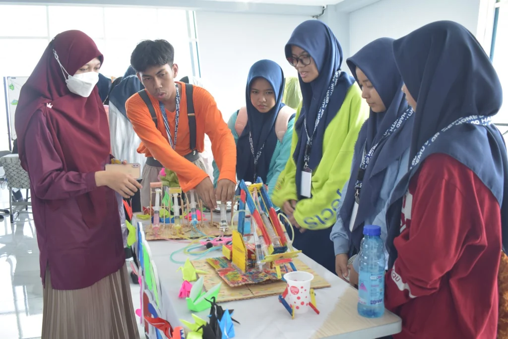 Robot dan Video Mitigasi Bencana, Gelar Karya Proyek Kelas XI Smamsatu