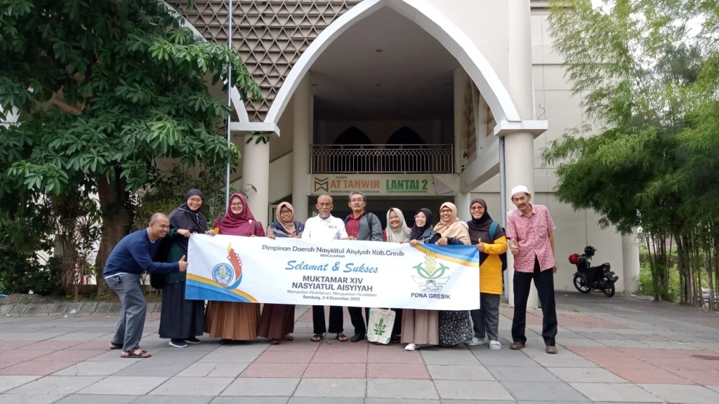 Rombongan Nasyiah Gresik Berangkat Muktamar ke Bandung