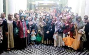 PWM Jatim Berangkatkan Dua Bus Peserta dan Penggembira Muktamar Nasyiah
