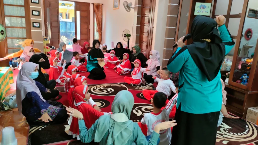 Siswa TK Aisyiyah 1 Probolinggo Home Visit ke Wali Murid