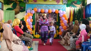 Siswa TK Aisyiyah IV Probolinggo Fashion Show dan Ngobras bareng Ibu