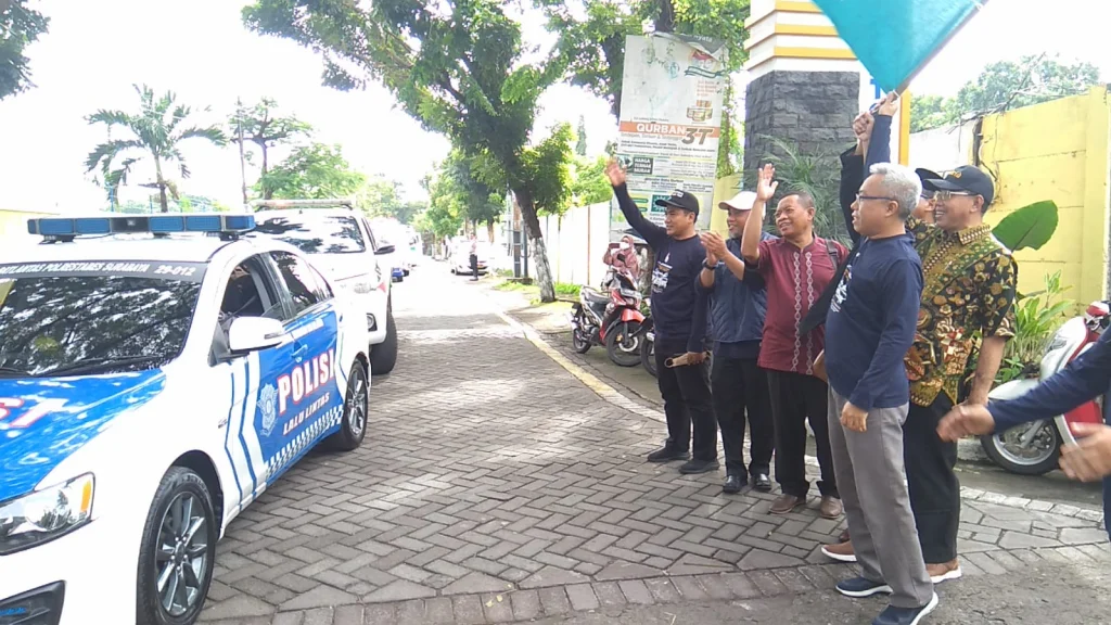 Tour de Ambulance Muhammadiyah Jatim Diberangkatkan ke Ponorogo