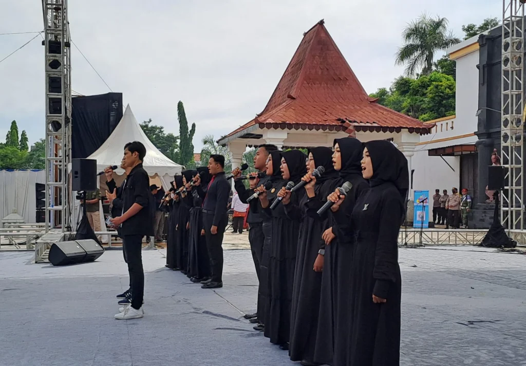 Suguhan Apik Musikalisasi Tari Puisi 14 Mahasiswa Umpo
