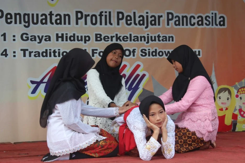 Sekolah Kreatif Menganti Suguhkan Keragaman Budaya Indonesia