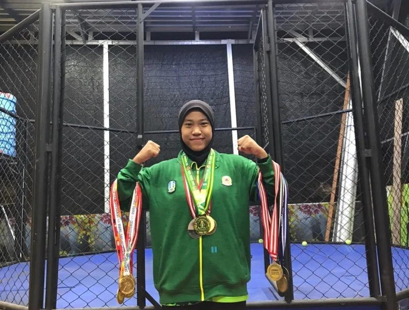 Rebut Emas, Siswi Smamsatu Harumkan Jatim di Kerjunas Muay Thai