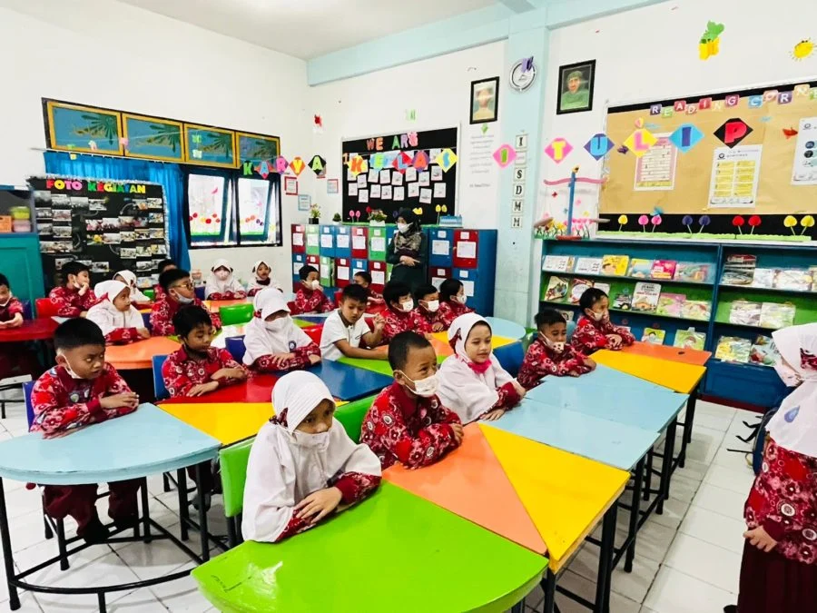 Kisah Siswa SD Mutu Bawean Bersekolah di SDMM