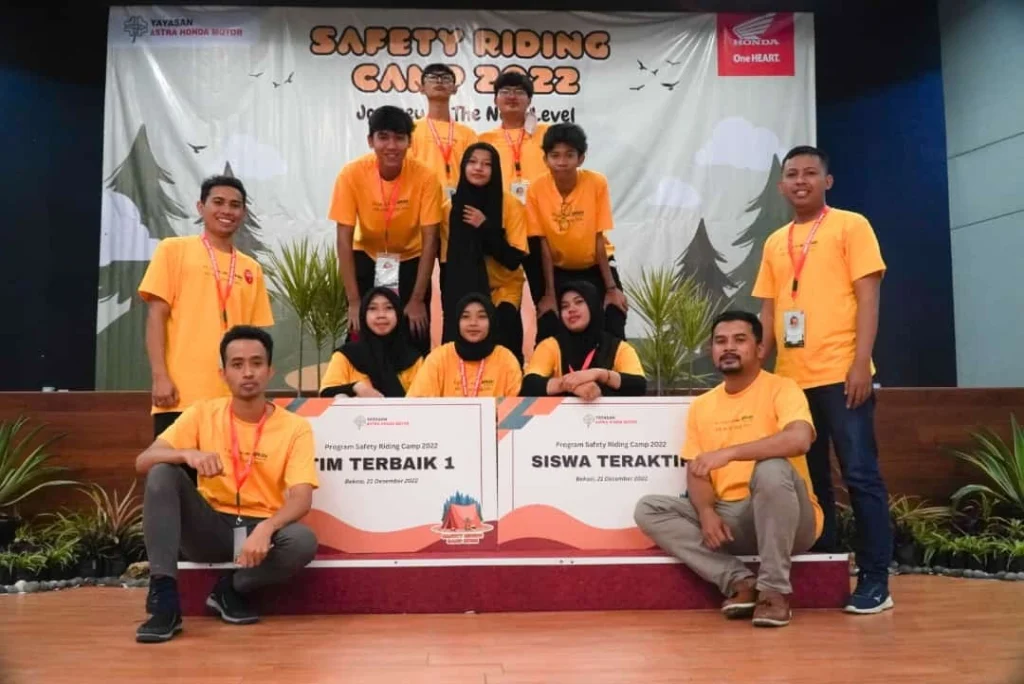 SMKM 1 Kepanjen Tim Terbaik Safety Riding Camp 2022