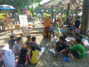 Library on the Road SD Mugeb Hadirkan Pendongeng