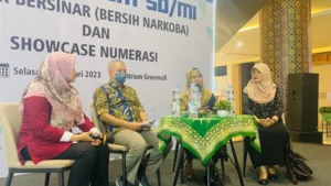 Showcase Numerasi Foskam SD/MI Gresik Diapresiasi Ketua Program Inovasi