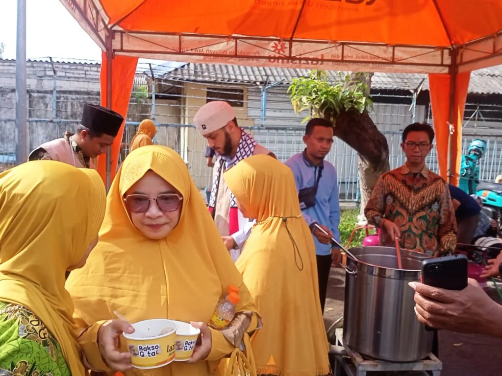 Mahasiswa asal Palestina Ikut Bagikan Bakso Gratis Lazismu