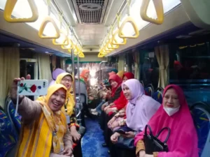 Hujan Deras Iringi Keberangkatan Anggota Musywil Aisyiyah ke Balai Kota Surabaya