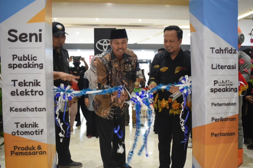 Spektakuler! Pameran Passion Smamsatu di Gressmall