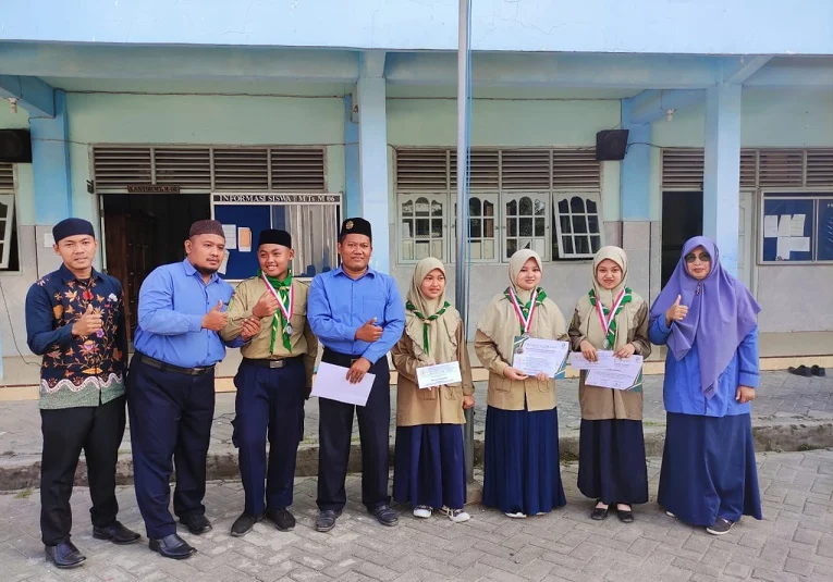 Matsmunam Apresiasi Siswa Berprestasi saat Apel Pagi  