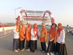 Menikmati Matahari Terbit dari Jembatan Suroboyo
