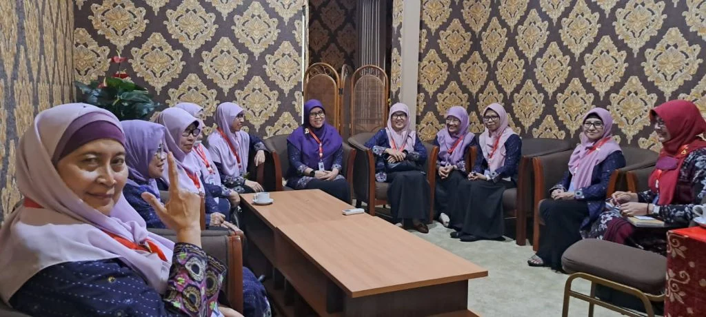 Kisah Mengejar Foto Eksklusif Rapat 11 Anggota PWA Jatim