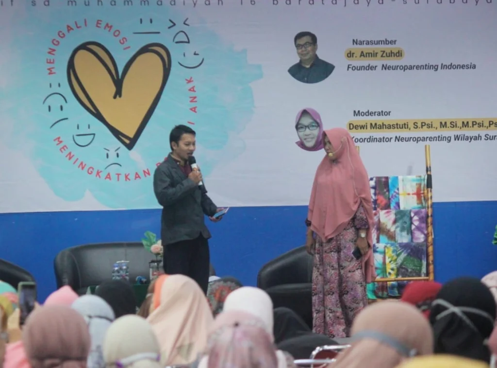 SD Muhammadiyah 16 Surabaya Menggelar Seminar Orangtua Kreatif