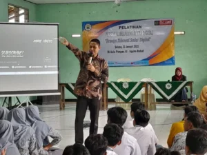 FAI UMM Melatih Personal Branding Santriawati Al-Aqsho