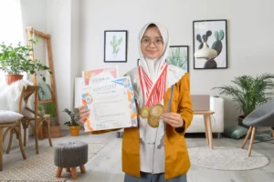 Membanggakan, Siswi Smamsatu Ini Meraih 3 Medali Emas Olimpiade Sosiologi