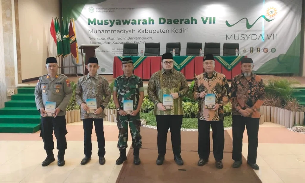 Buku Sejarah Muhammadiyah di Bumi Panjalu Kabupaten Kediri Dilaunching