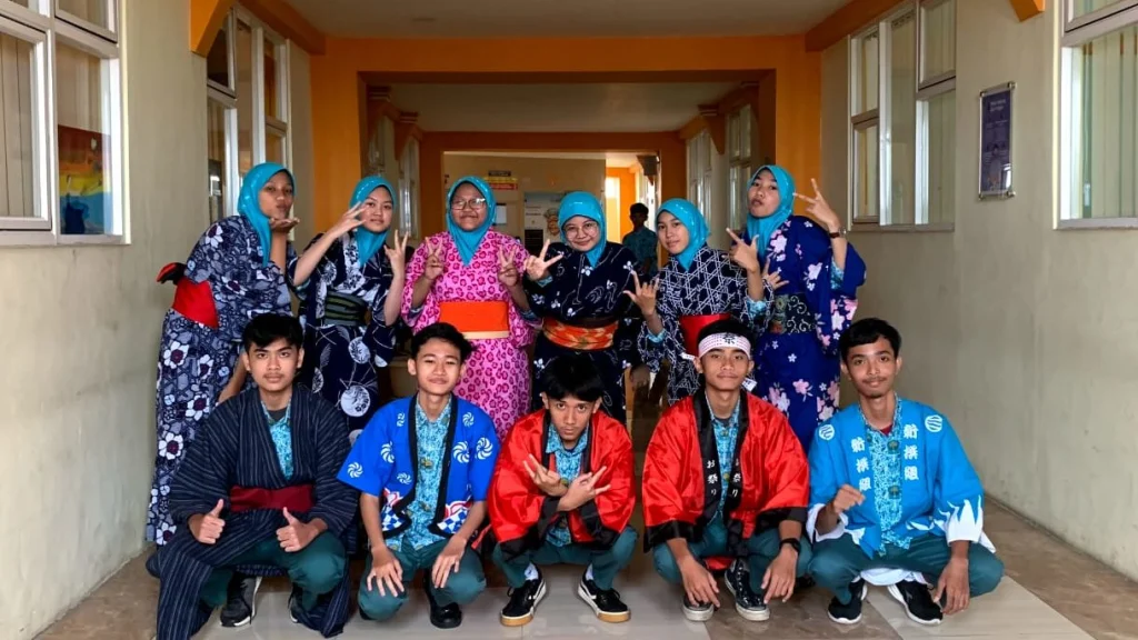 Siswa Smamita Belajar Budaya Jepang, Beda Kimono dengan Yukata