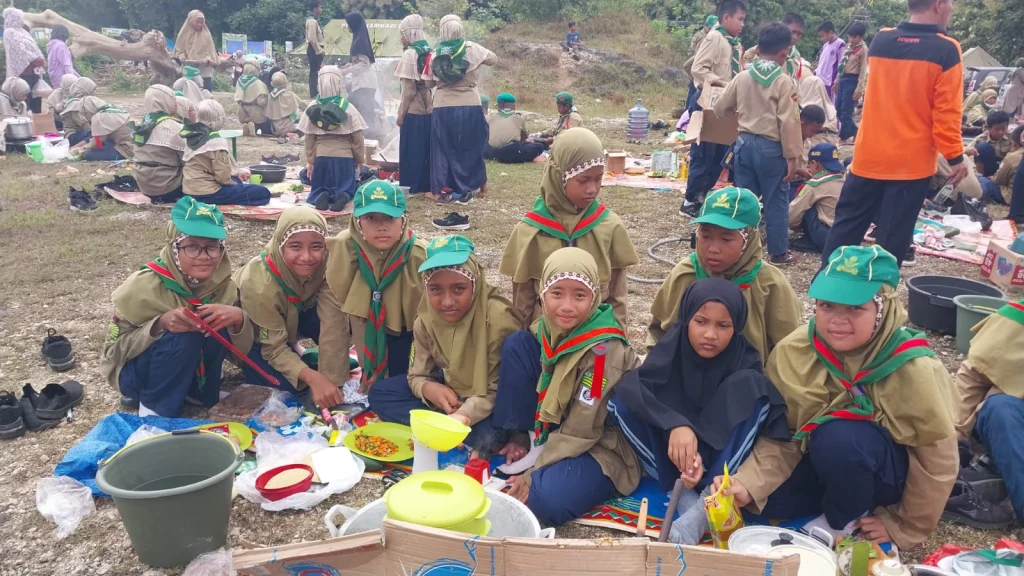 Lomba Memasak di Alam Bebas dalam Perkemahan HW