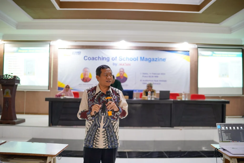 Smamda Menggelar Coaching of School Magazine