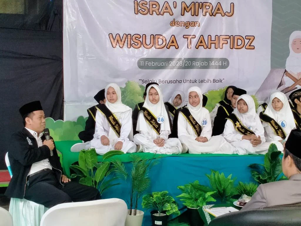 29 Siswa Sekolah Kreatif Baratajaya Wisuda Tahfidh 