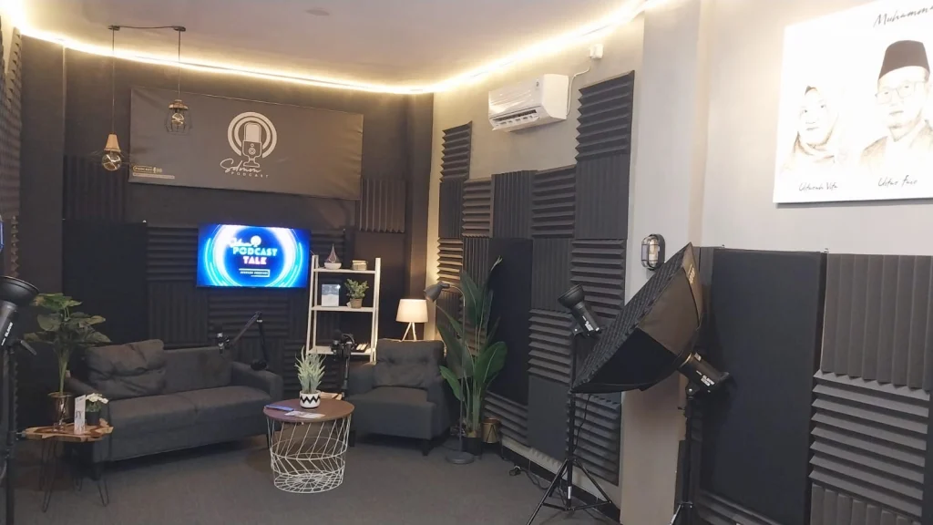 Elegan, Studio SDMM dan Ruang Podcast yang Baru Diresmikan