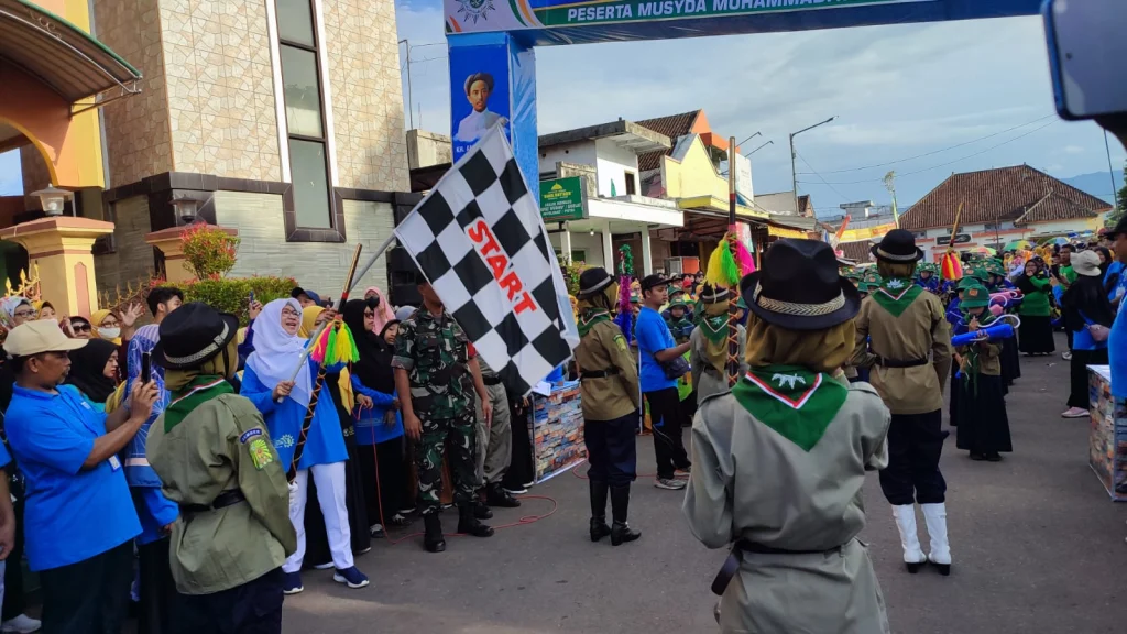 Buka Pawai Taaruf, Camat Tanggul: Jangan Lupa Beli Dagangan PKL