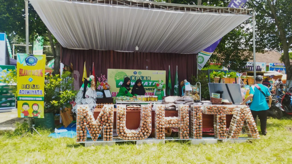 SD Muhita Pamerkan Pot Bunga Daur Ulang Popok Bayi