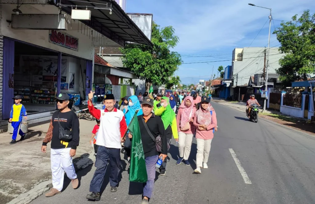 Bapak Ini, Kemanapun Membawa Bendera Muhammadiyah
