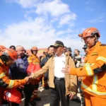 Bekerja di Suhu Hampir Nol Derajat, Tim SAR dan EMT Disemangati Menko Muhadjir