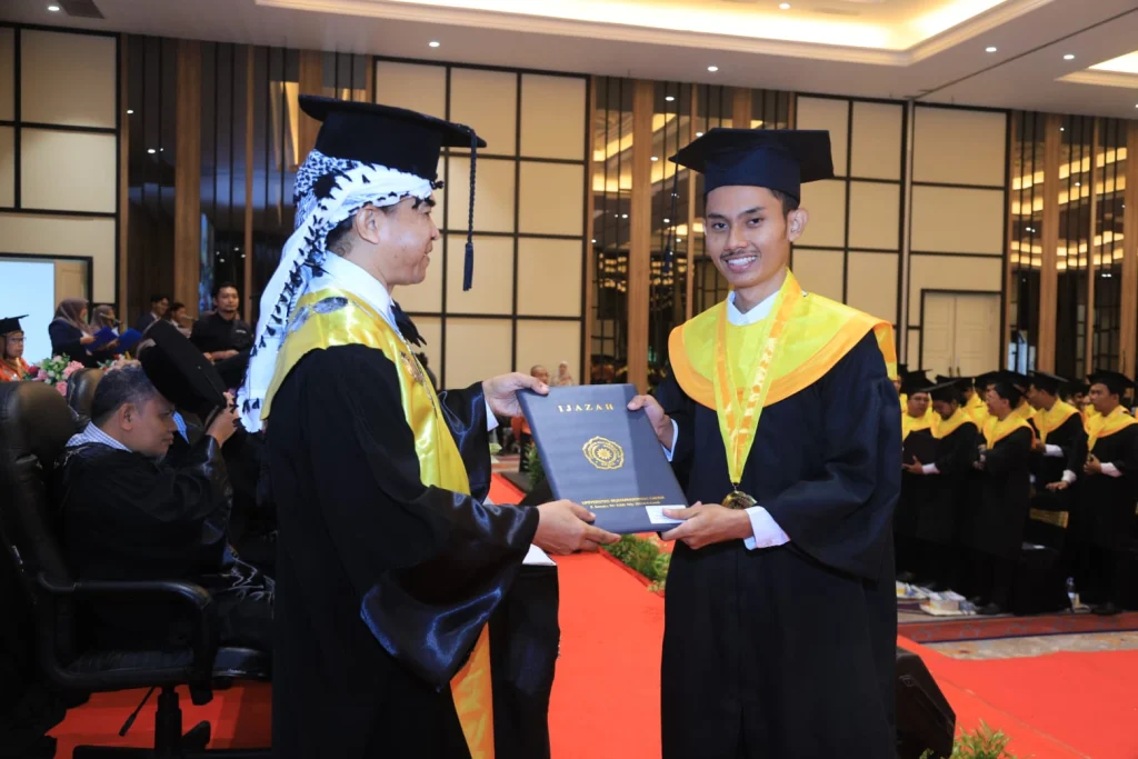 SMA Jualan Roti, Kuliah Wisudawan Terbaik