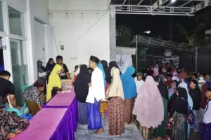 Pimpinan Ranting Muhammadiyah Kroman Bagikan 200 Paket Sembako