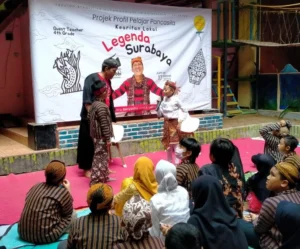 Kak Tobi Bercerita tentang Legenda Surabaya di Sekolah Kreatif Baratajaya