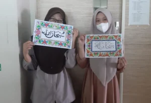 Siswa Smamio Belajar Seni Kaligrafi Islam