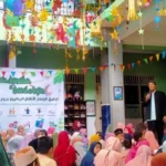 Diajari Bikin Ketupat di Darul Arqam SD Mupat
