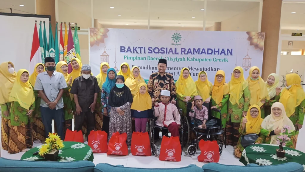 PDA Gresik Salurkan 200 Paket Bingkisan Ramadhan
