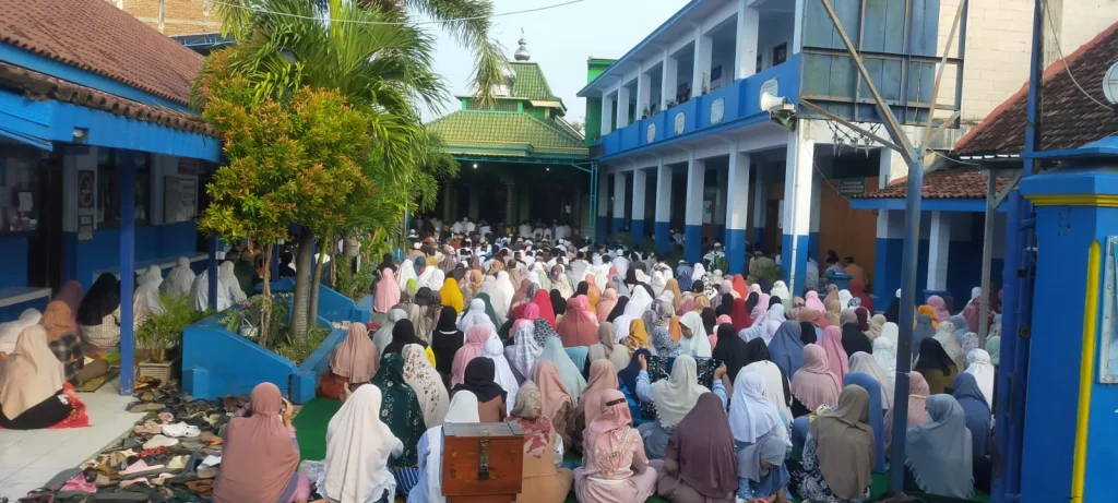 Diikuti Warga Urban, Jamaah Shalat Idul Fitri di Kecamatan Barat Membeludak