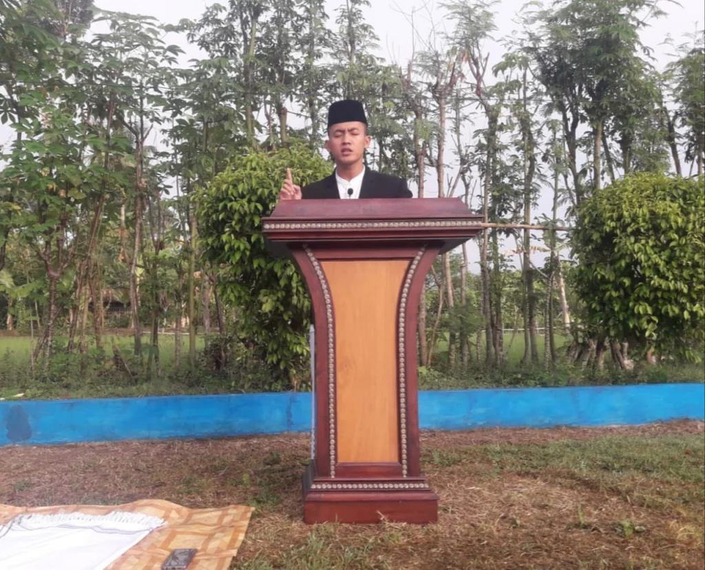 Khutbah di Desa Tumpuk: Lawan Gravitasi Bumi, Dekati Langit