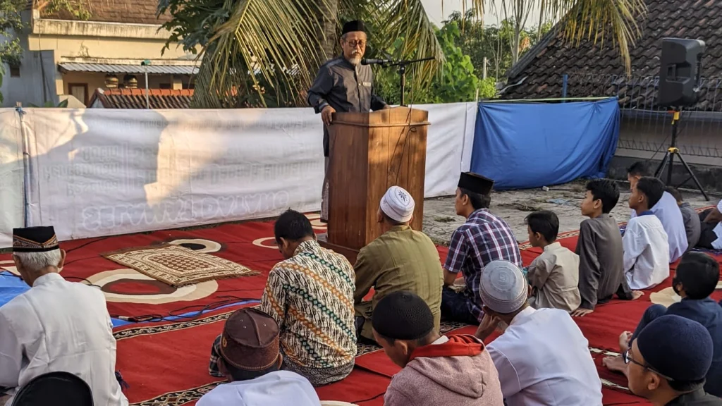 Tak Kuasa Menahan Tangis saat Sebut Gaji Guru di Bawah Rp 500 Ribu